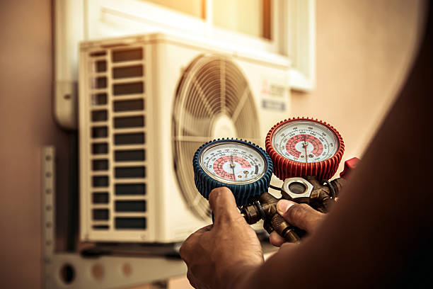 Professional Hvac technician working in Maitland, MO